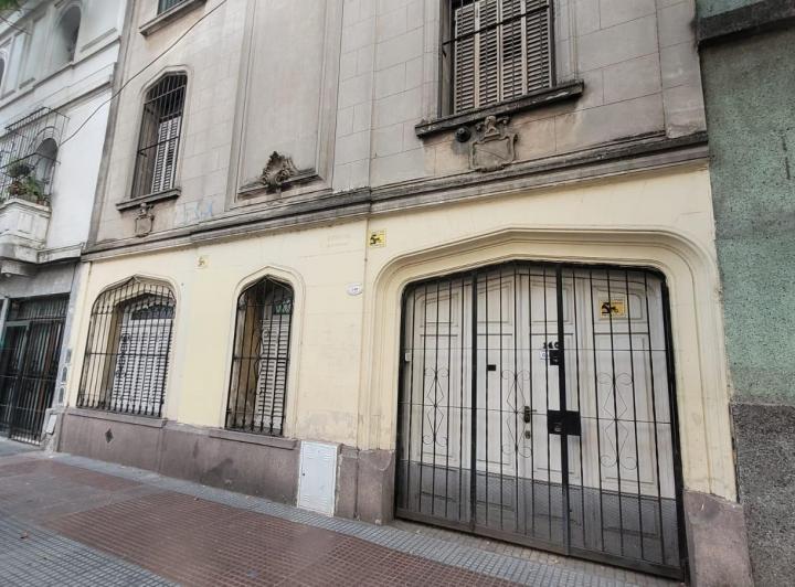 Casa · 233m² · 7 Ambientes · 1 Cochera