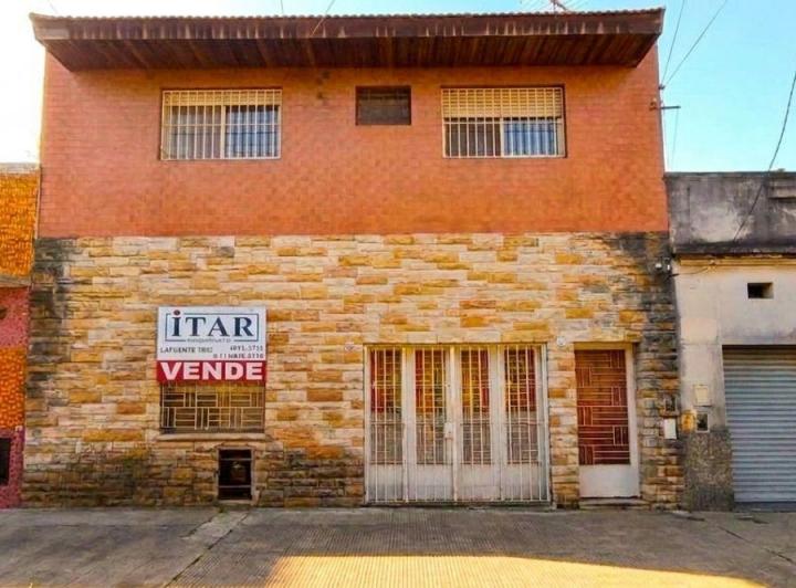 Casa · 122m² · 7 Ambientes · 1 Cochera