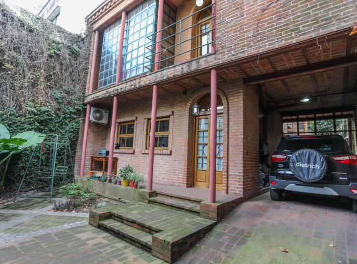 Casa · 404m² · 5 Ambientes · 2 Cocheras