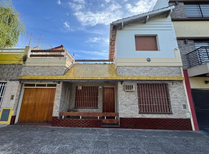 Casa · 95m² · 4 Ambientes · 1 Cochera