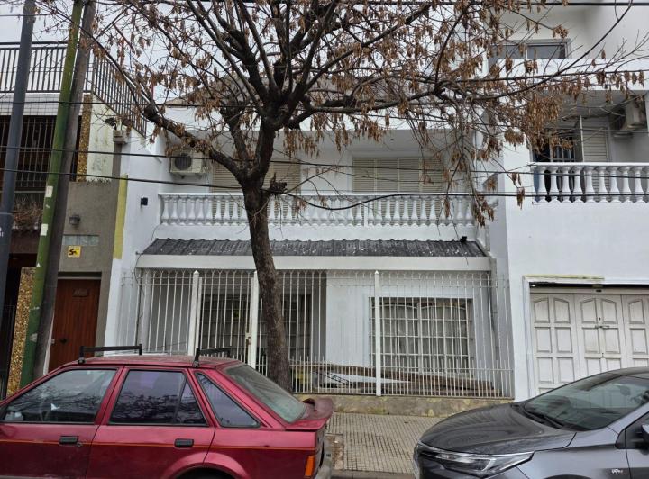 Casa · 240m² · 6 Ambientes