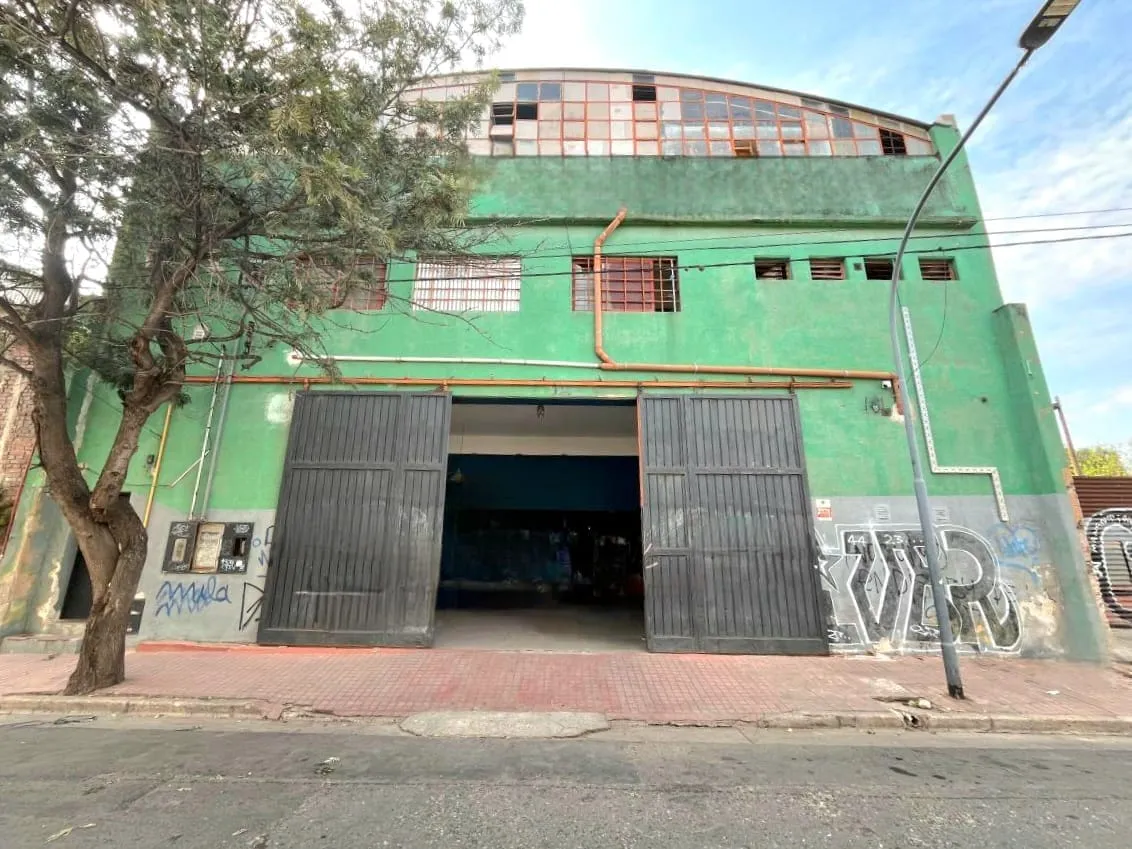 VENTA GALPON 1500m2 Bv Los Andes