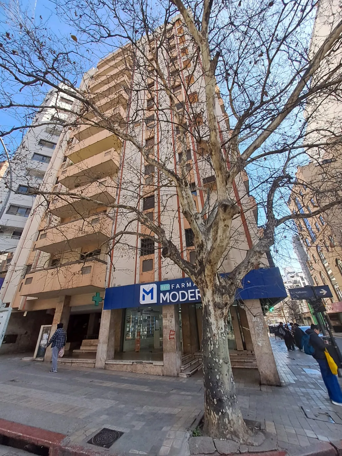 Venta departamento Nueva Cordoba. 3 dormitorios, 2 baños, balcón frente con cochera.