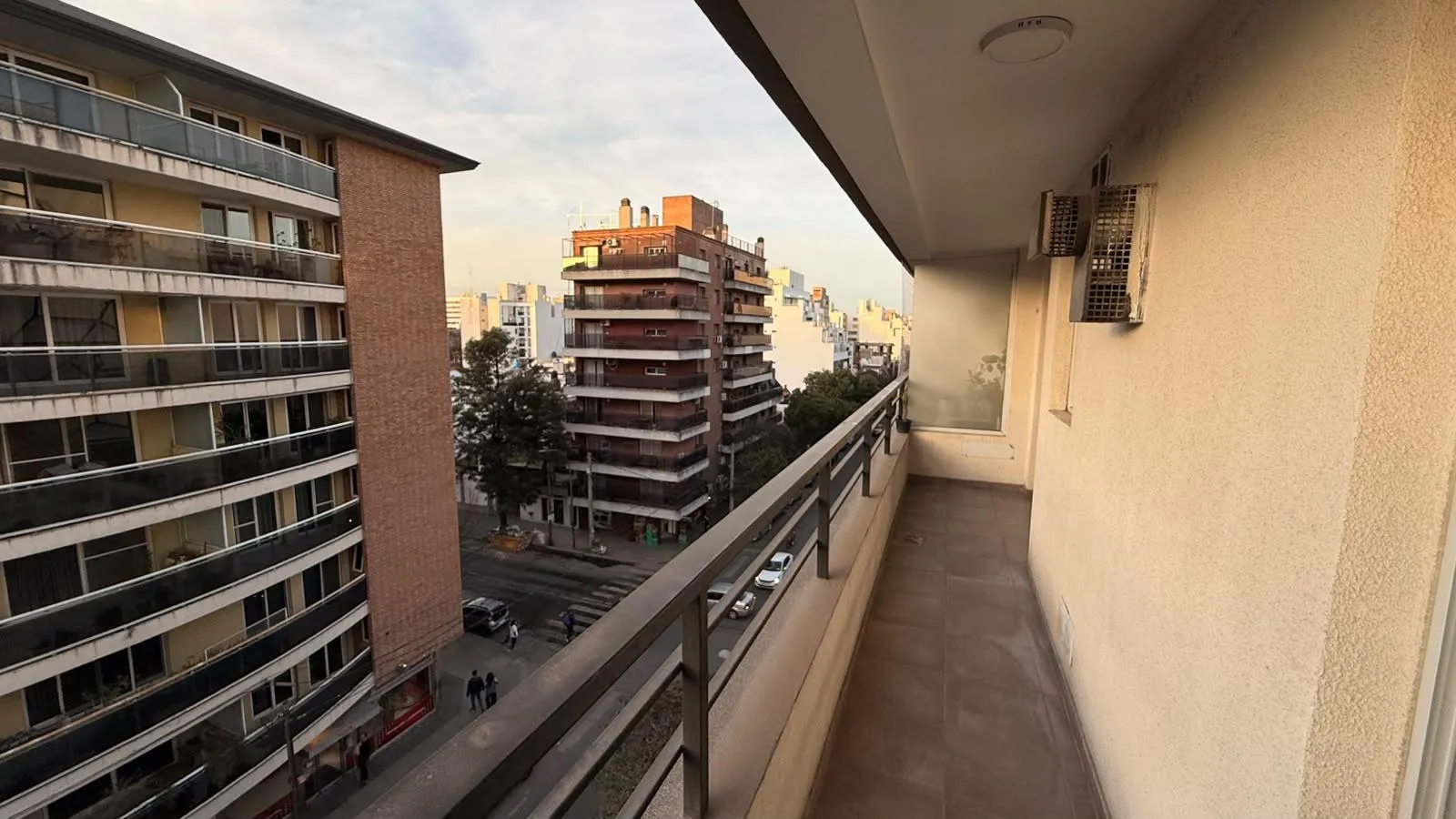MODERNO Y LUMINOSO
