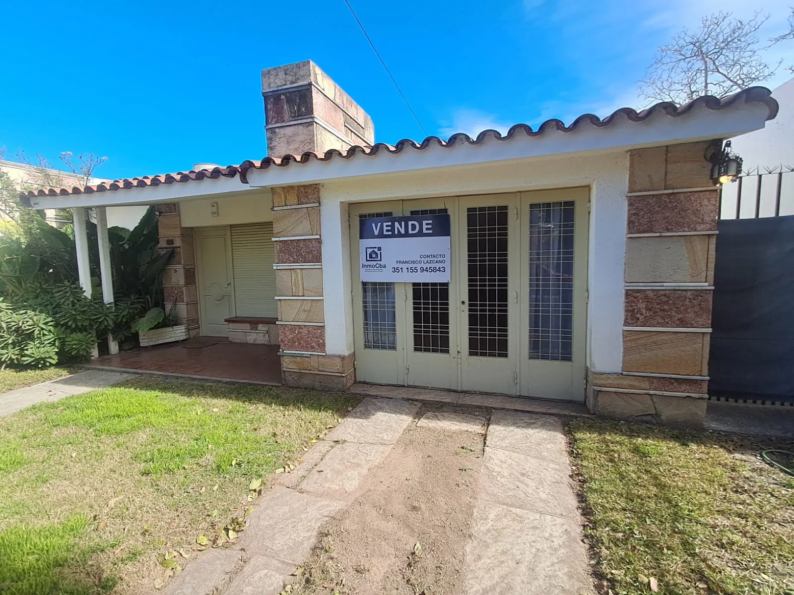 Casa de Tres Dorm. Apto Crédito en Barrio Las Flores