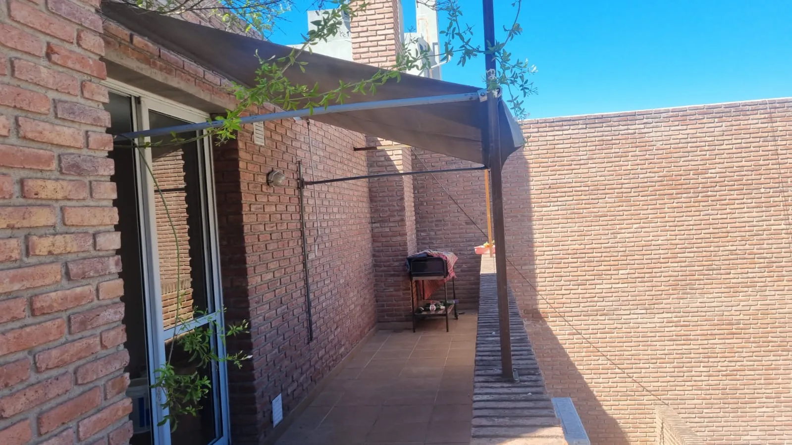 Alquilo depto 1D - amplia terraza-