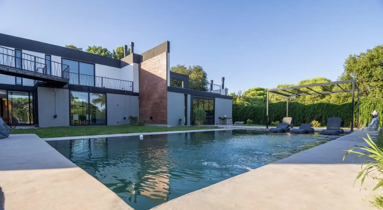 VENTA CASA 4 DORMITORIOS IMPERDIBLE VILLA ALLENDE GOLF