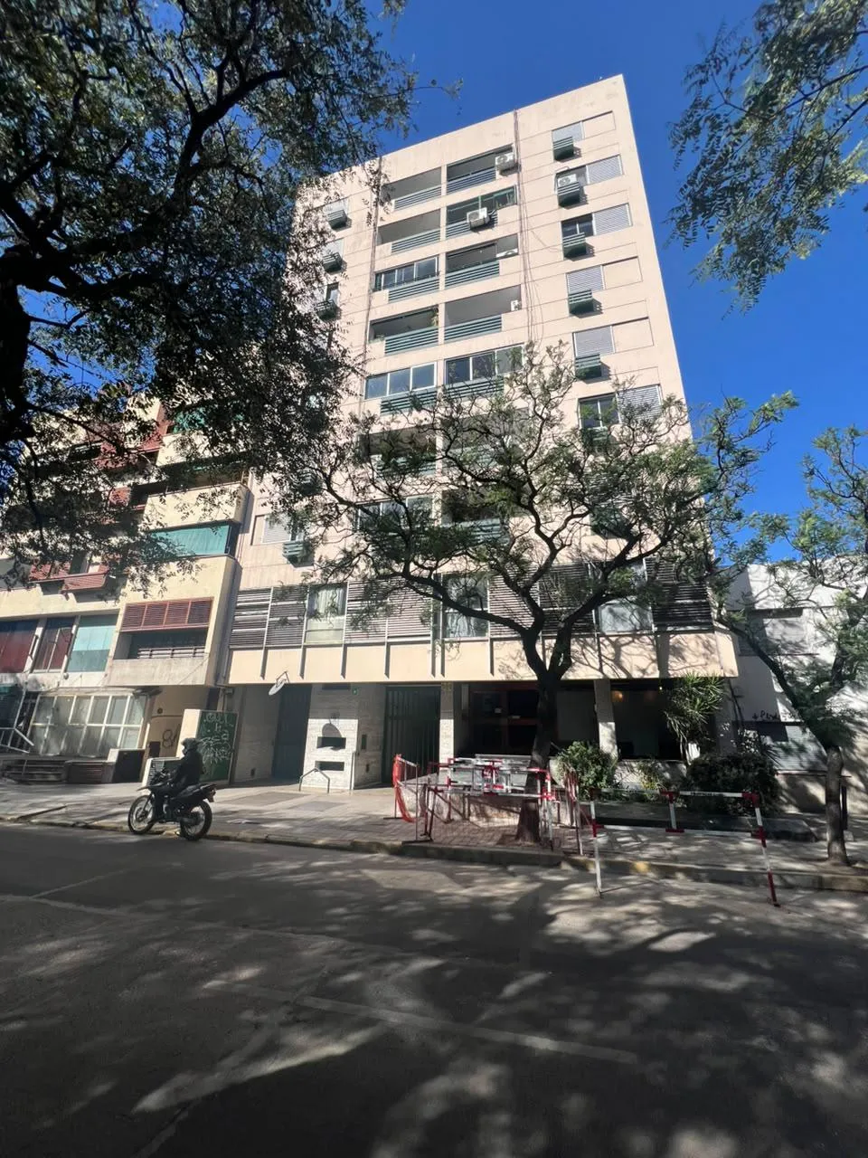 DPTO EN ALQUILER FIGUEROA ALCORTA 2 DORMITORIOS CON BALCON