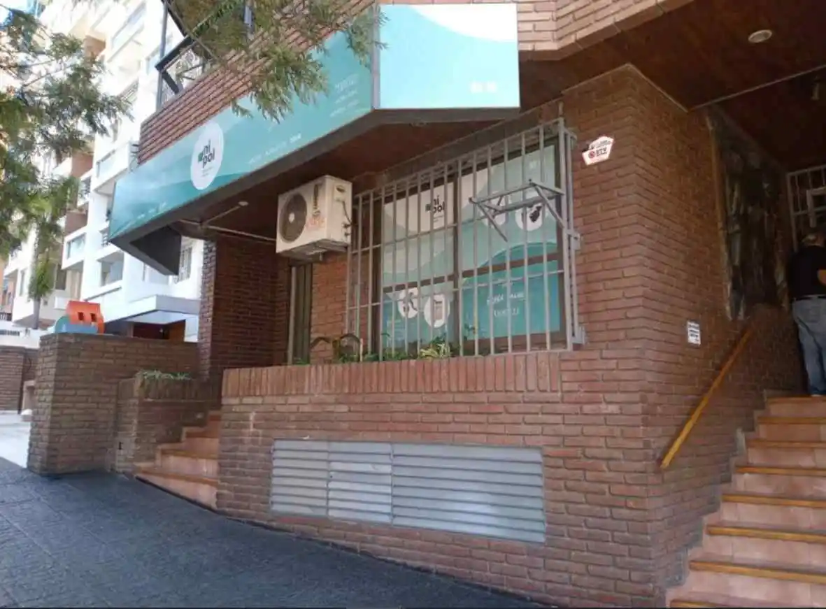Dueño alquila Local a la calle de casi 50 mts propios. Sin comisión ni gastos.