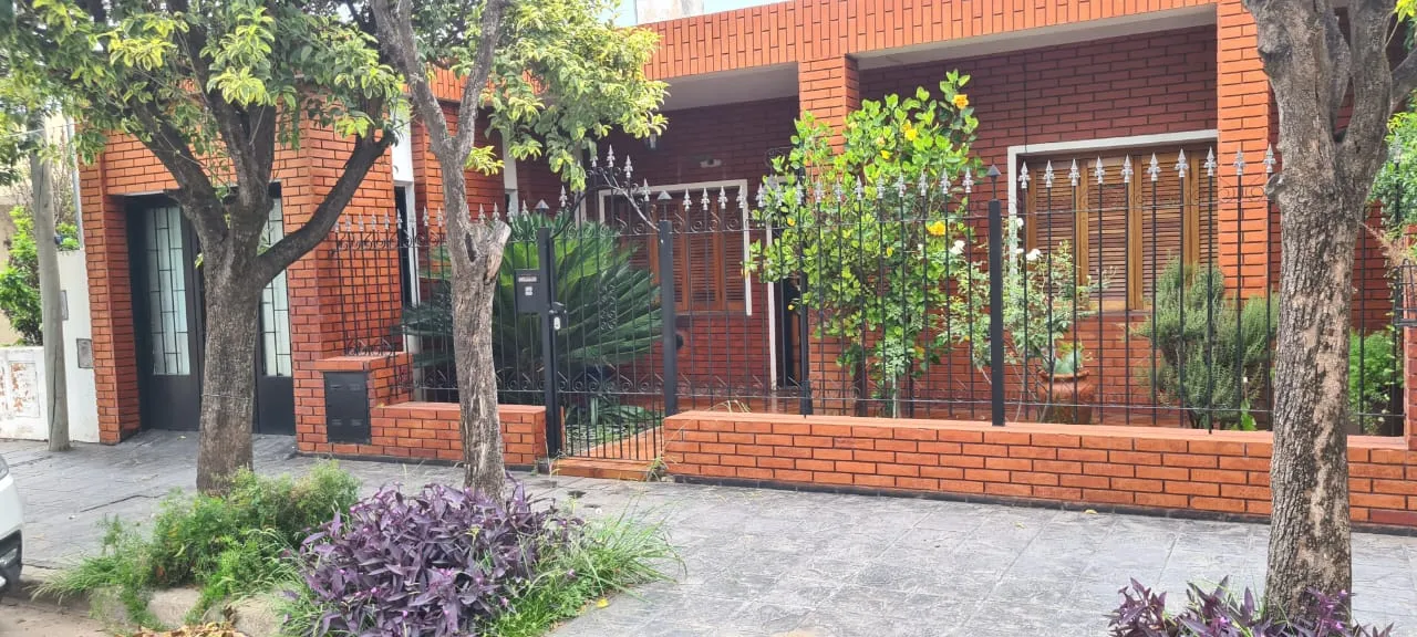 CASA GENERAL ARTIGAS 3 DORMITORIOS