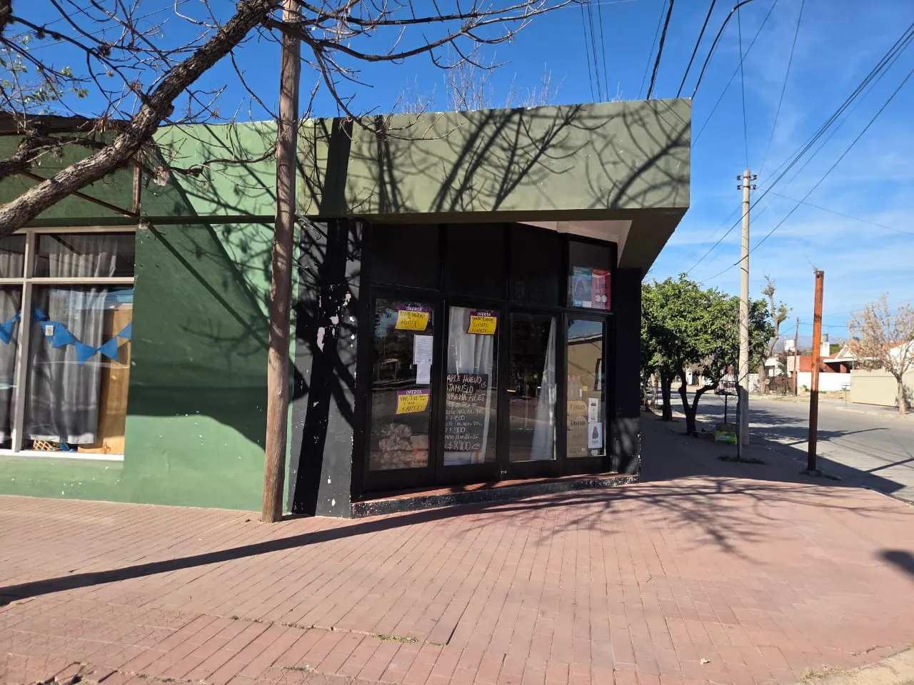 Se Venden 2 Locales Comerciales - Ubicación Esquina - en Villa Dolores