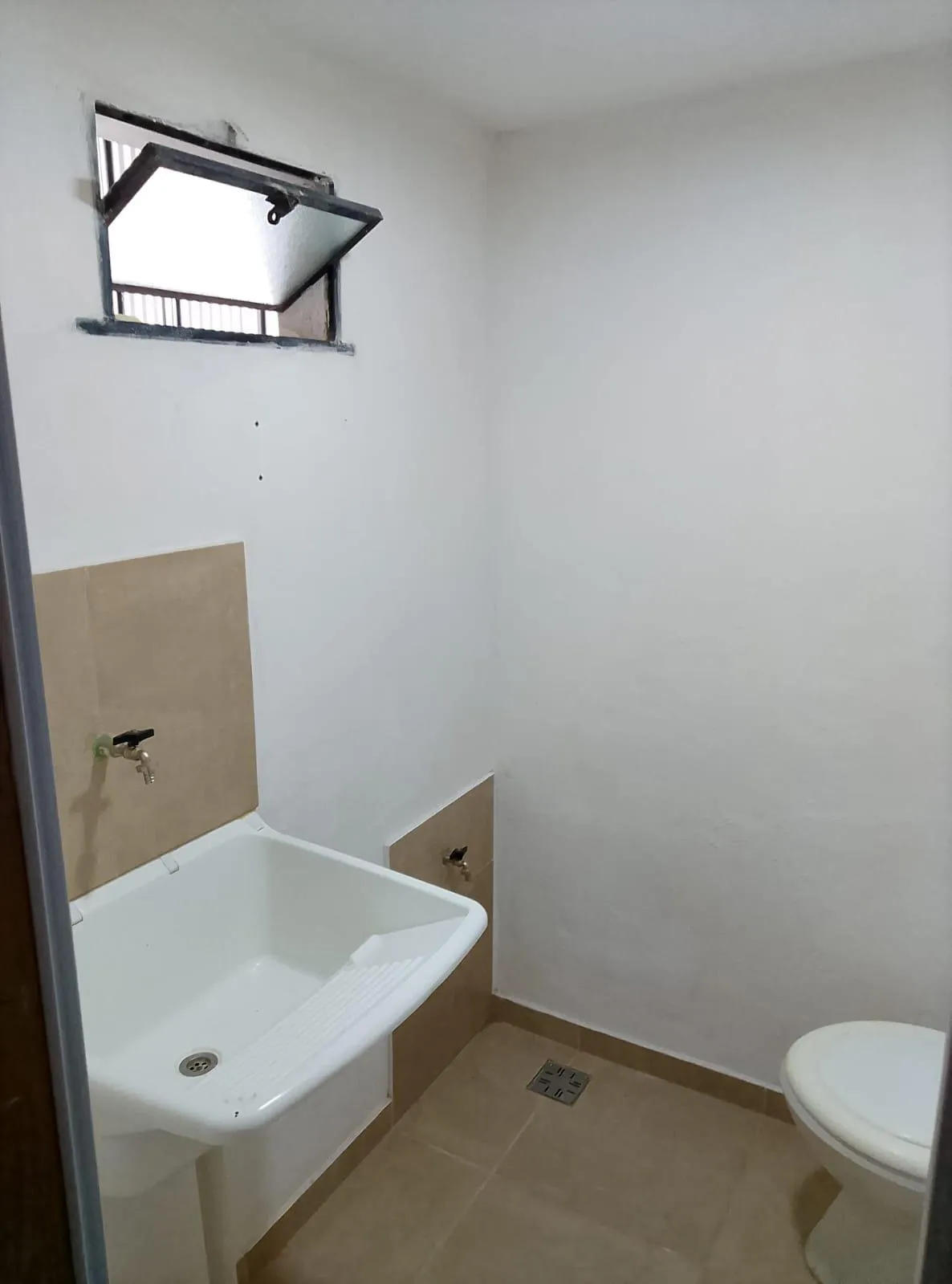 Alq. Casa c2 dorm.B Centro - La Calera.