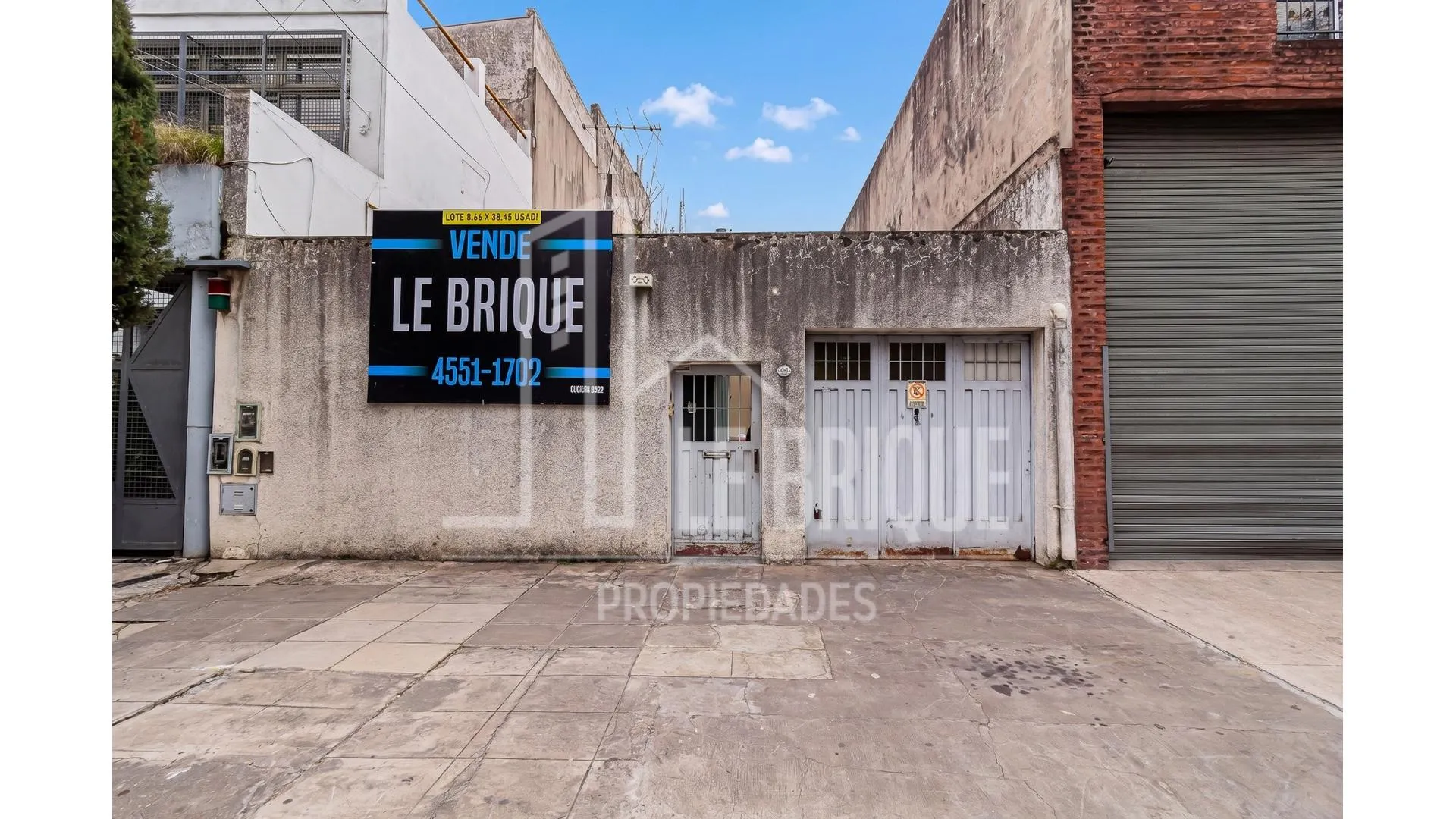 Casa en lote propio con gran potencial de remodelación