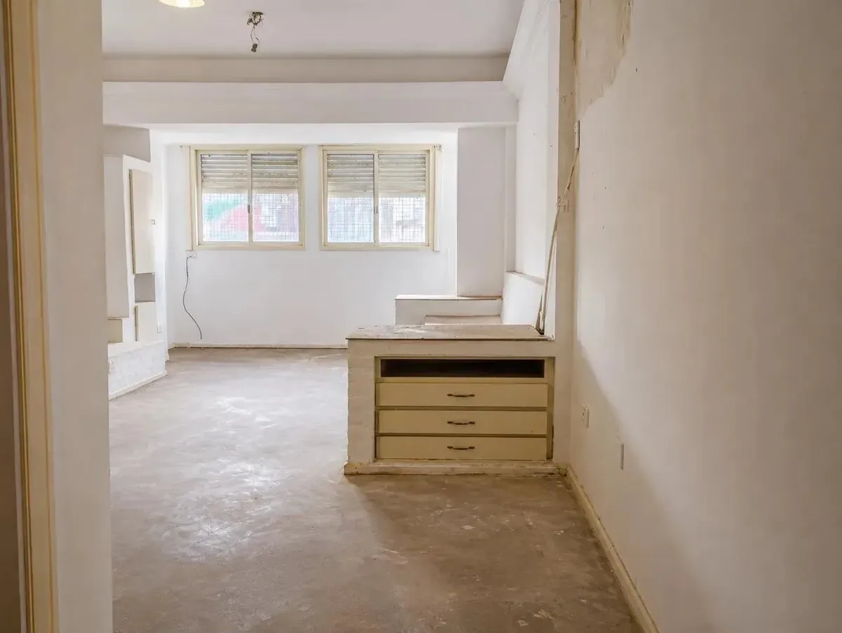 Depto 4 Amb, A Reciclar En Balvanera, Limite Con Recoleta.