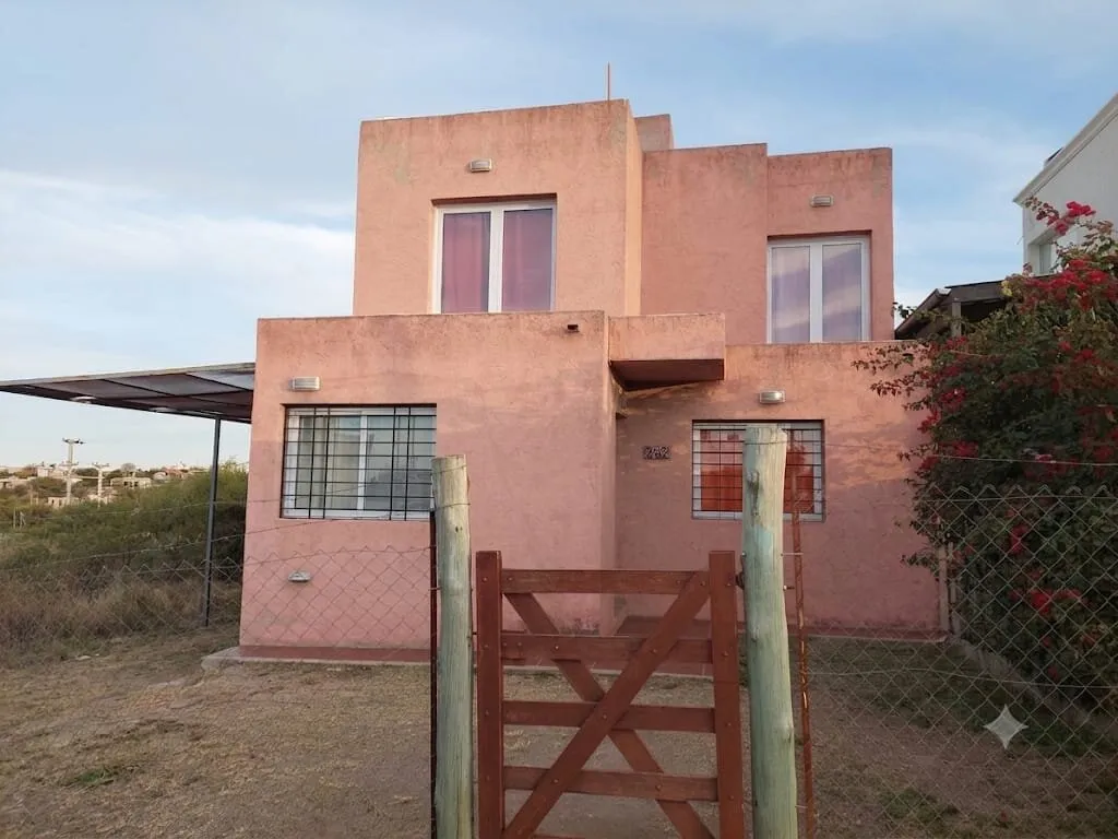 Una casa para que la familia crezca y disfrute al aire libre muy cerca de Cba en...