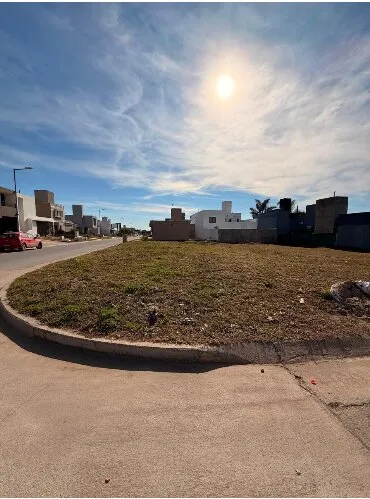 Lote Esquina 300 m2 con infraestructura pagada. Docta Boulevard