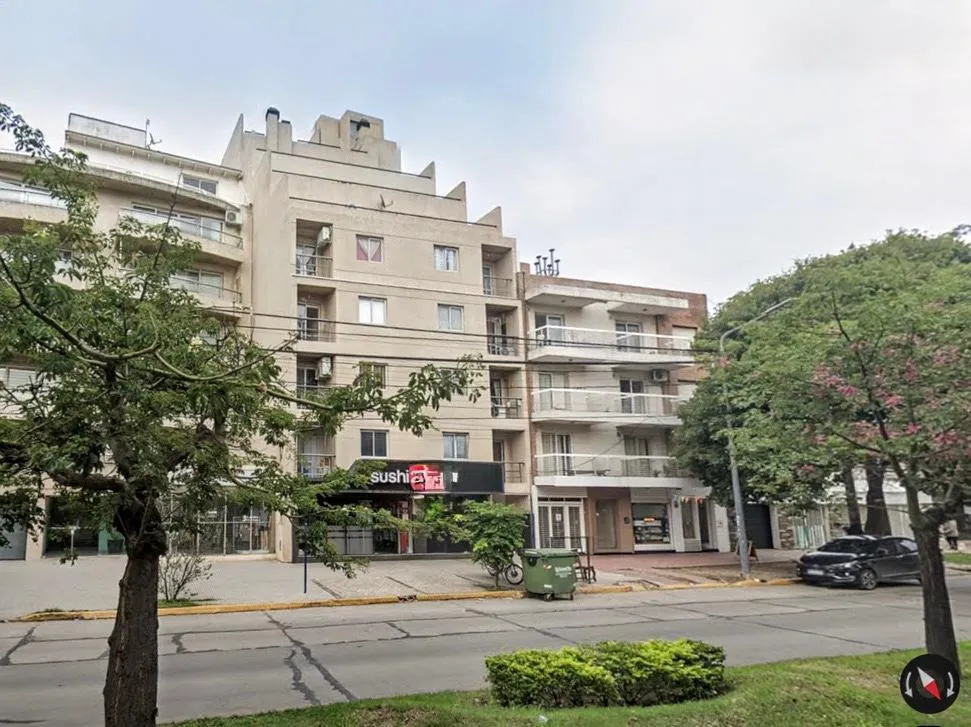 ALQUILER UN DORMITORIO SOBRE DUARTE QUIROS AL 1700 ....CERCA DE TODO !!