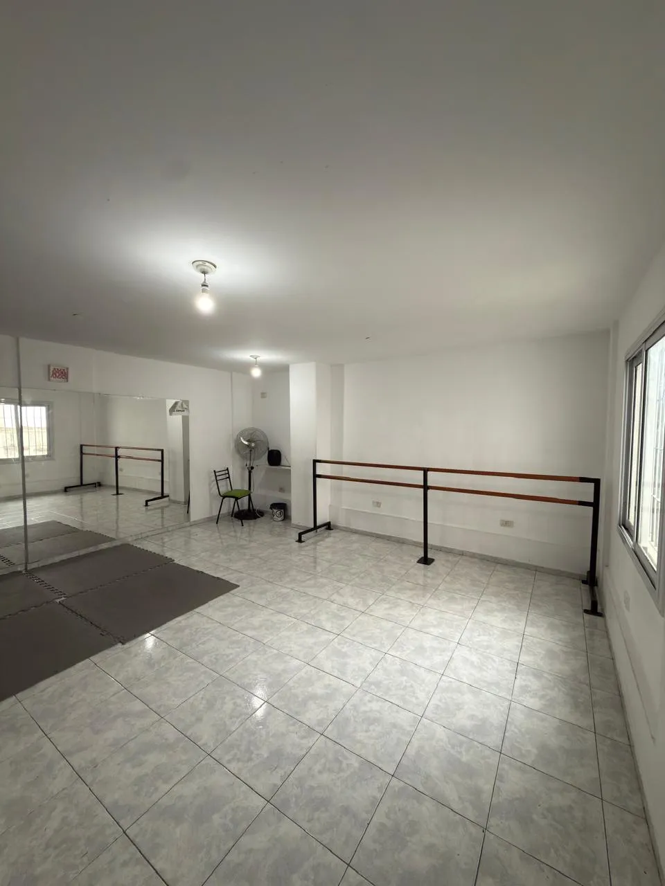 LOCAL COMERCIAL EN VENTA EN BARRIO SAN VICENTE CON RENTA ACTIVA