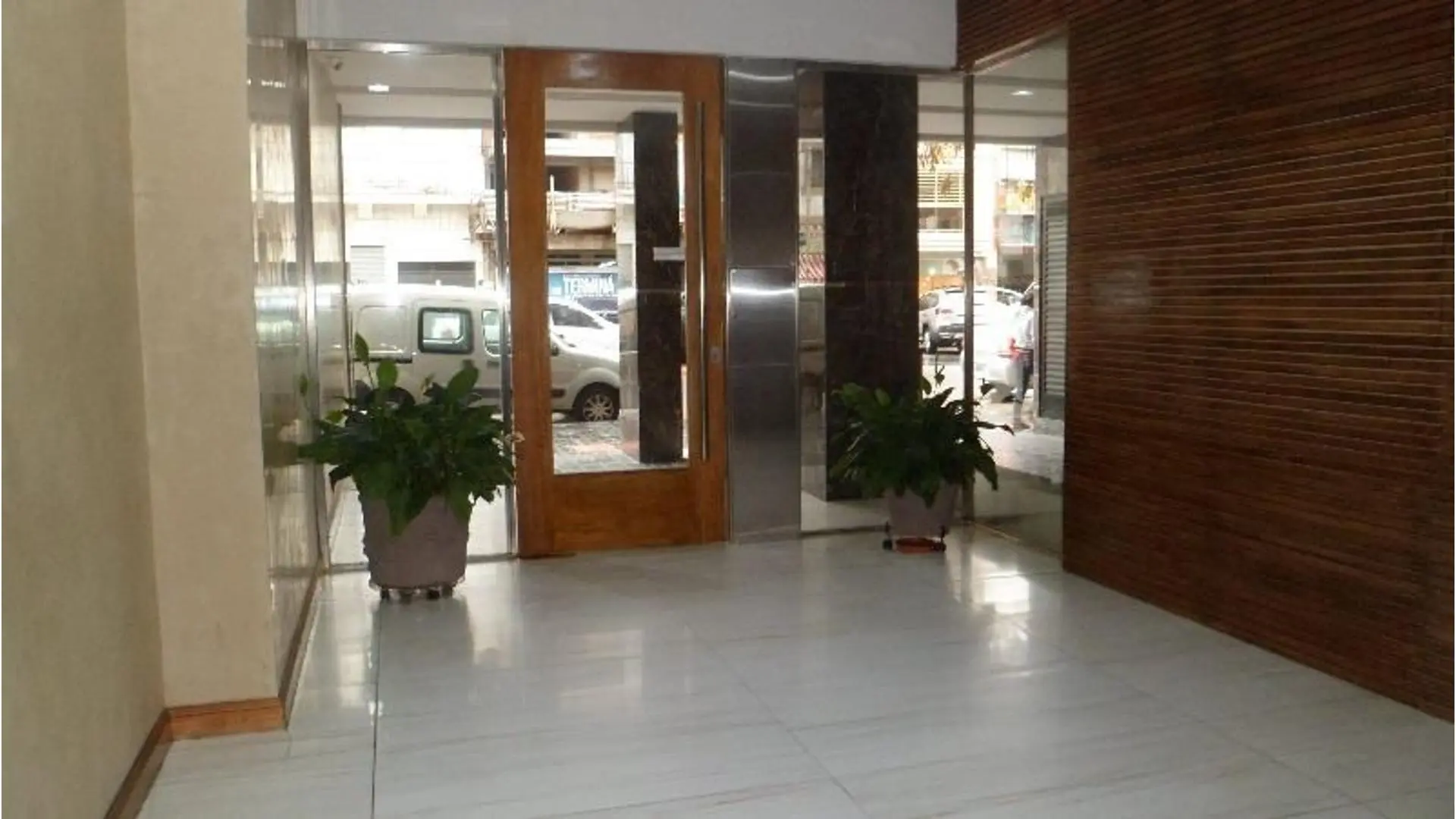 EXCELENTE DEPARTAMENTO 1 AMB-LATERAL- LUMINOSO