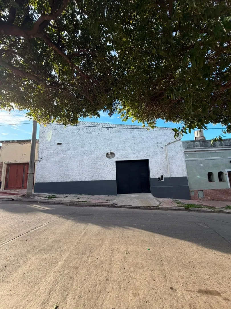 ALQUILER - Galpon de 145m2 en Barrio San Vicente!
