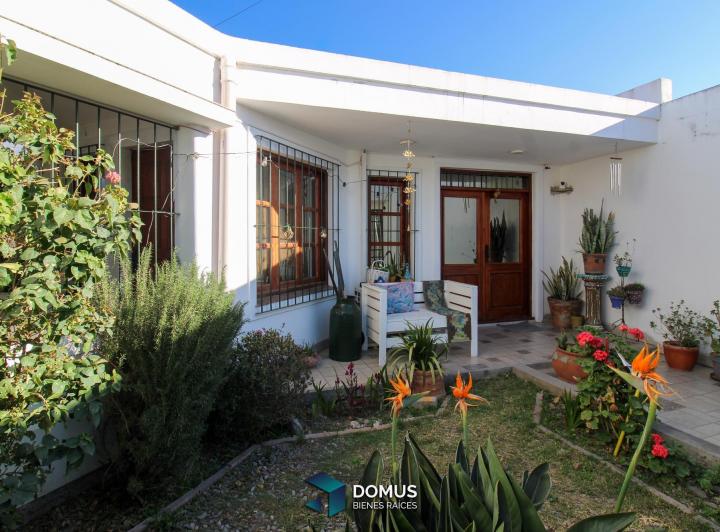 Casa · 184m² · 3 Dormitorios · 2 Cocheras