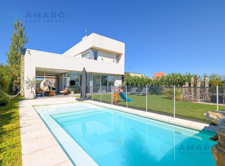 Casa · 172m² · 5 Ambientes · 2 Cocheras