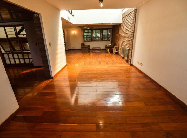 Casa · 333m² · 6 Ambientes · 1 Cochera