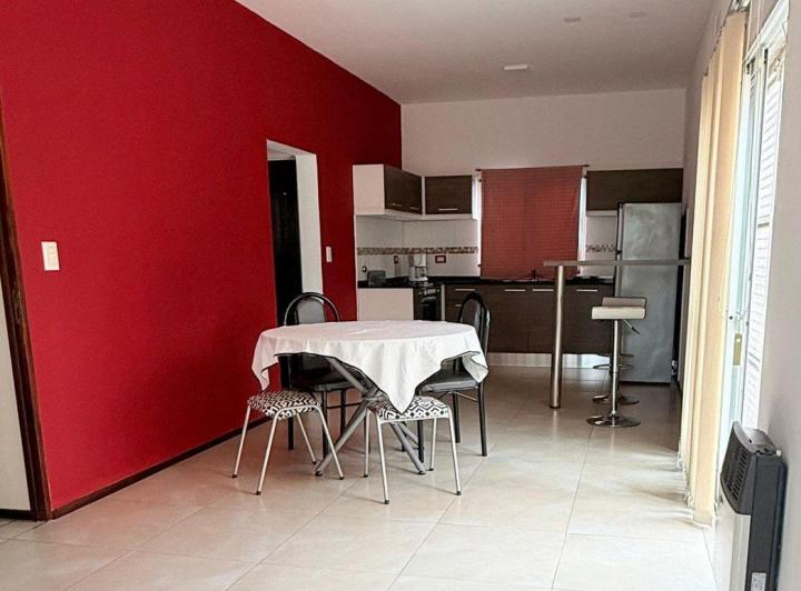 Casa · 50m² · 3 Ambientes · 8 Cocheras