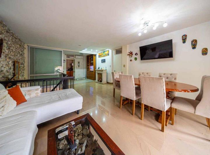 Casa · 250m² · 5 Ambientes · 1 Cochera