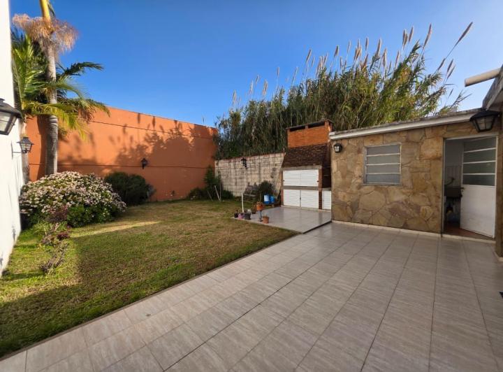 Casa · 137m² · 5 Ambientes · 2 Cocheras