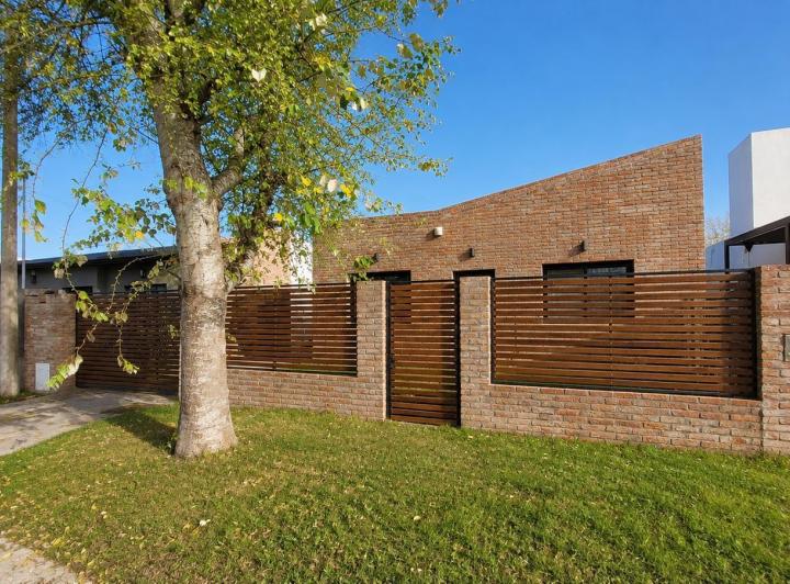 Casa · 67m² · 2 Ambientes · 1 Cochera