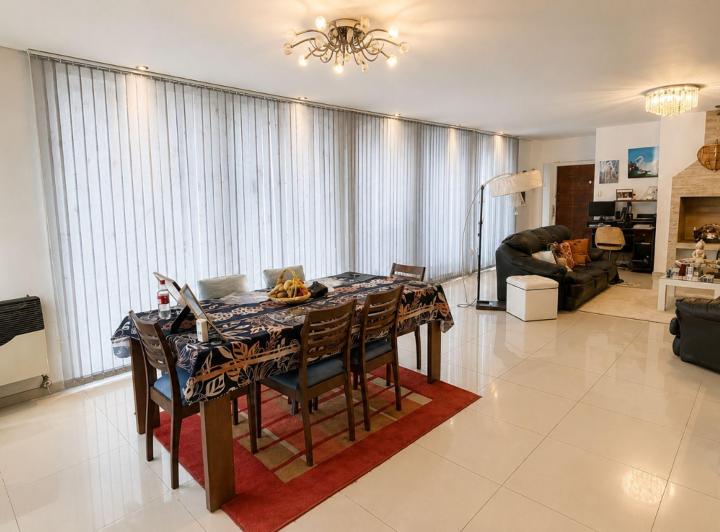 Casa · 207m² · 7 Ambientes · 3 Cocheras