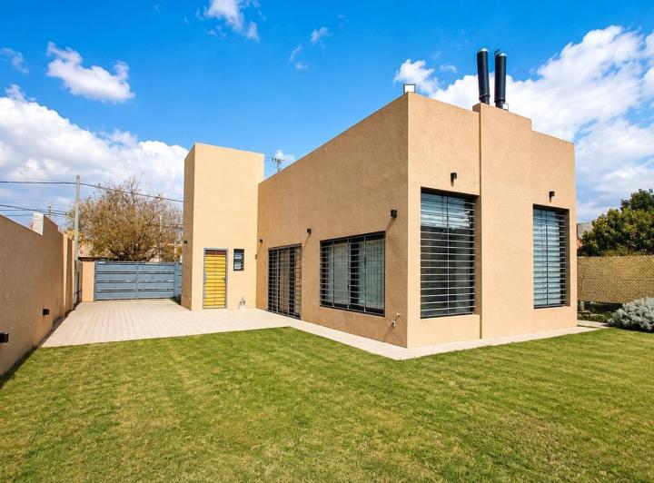 Casa · 353m² · 1 Ambiente · 2 Cocheras