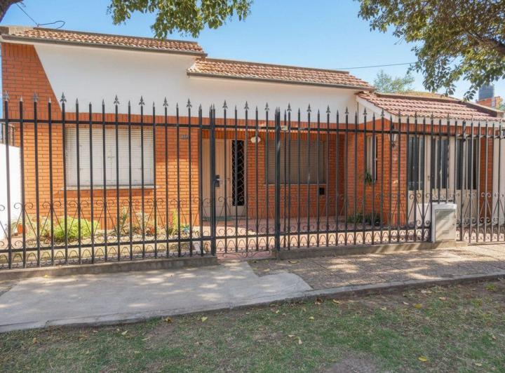 Casa · 149m² · 6 Ambientes · 1 Cochera