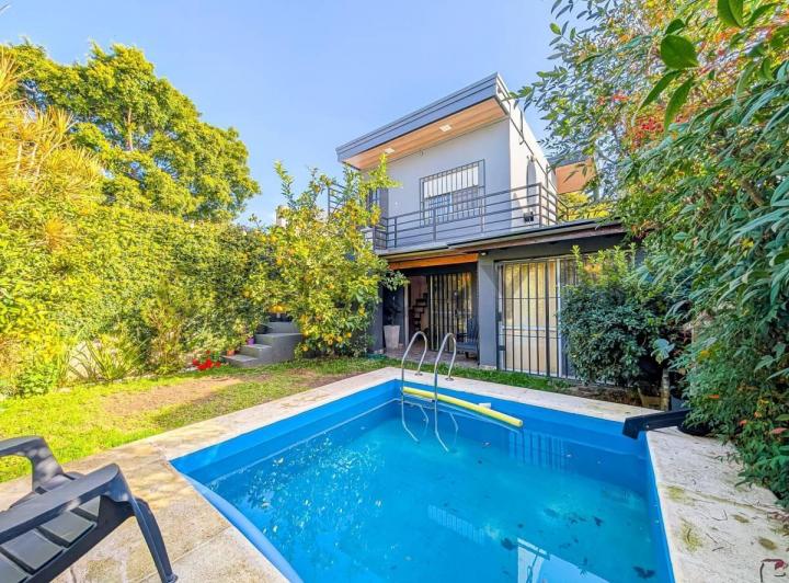 Casa · 130m² · 5 Ambientes · 1 Cochera