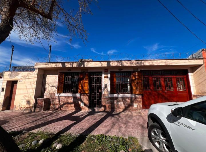 Casa · 125m² · 5 Ambientes · 1 Cochera