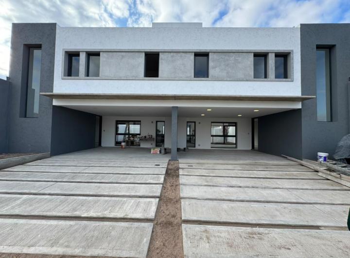 Casa · 157m² · 3 Dormitorios · 2 Cocheras