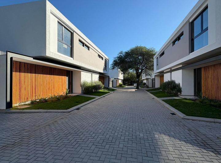 Casa · 230m² · 3 Ambientes · 2 Cocheras