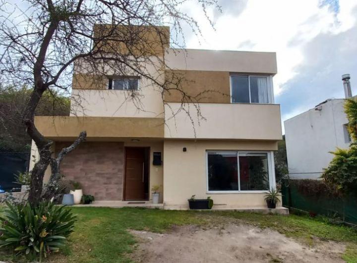Casa · 125m² · 5 Ambientes · 2 Cocheras