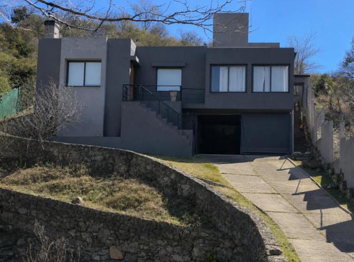 Casa · 175m² · 5 Ambientes · 2 Cocheras