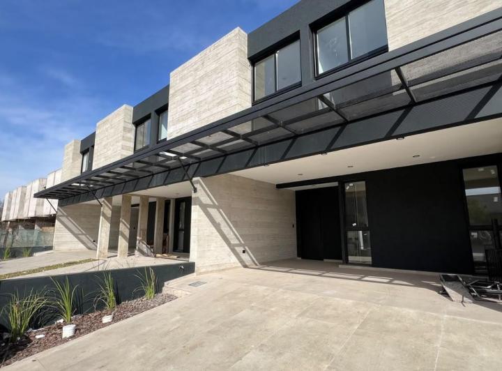 Casa · 177m² · 3 Dormitorios · 2 Cocheras
