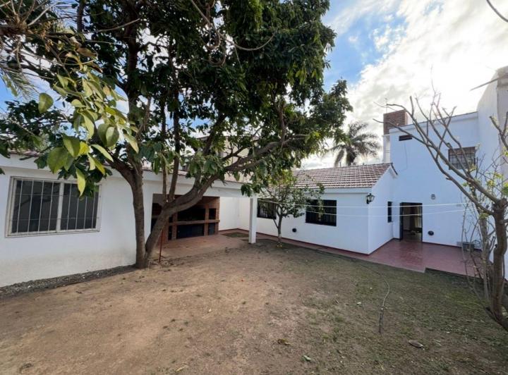 Casa · 165m² · 5 Ambientes · 2 Cocheras