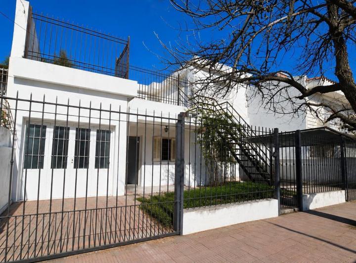 Casa · 168m² · 7 Ambientes · 3 Cocheras