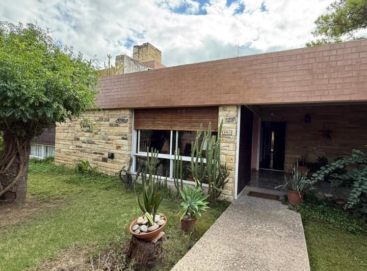 Casa · 493m² · 10 Ambientes · 4 Cocheras
