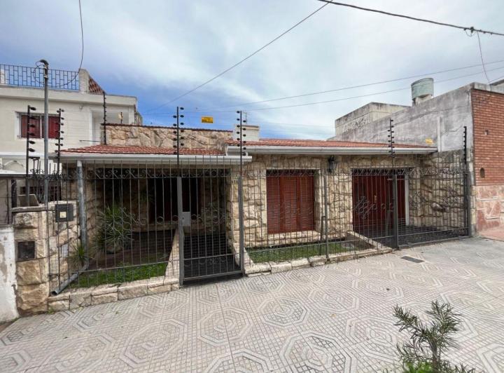 Casa · 170m² · 4 Ambientes · 1 Cochera