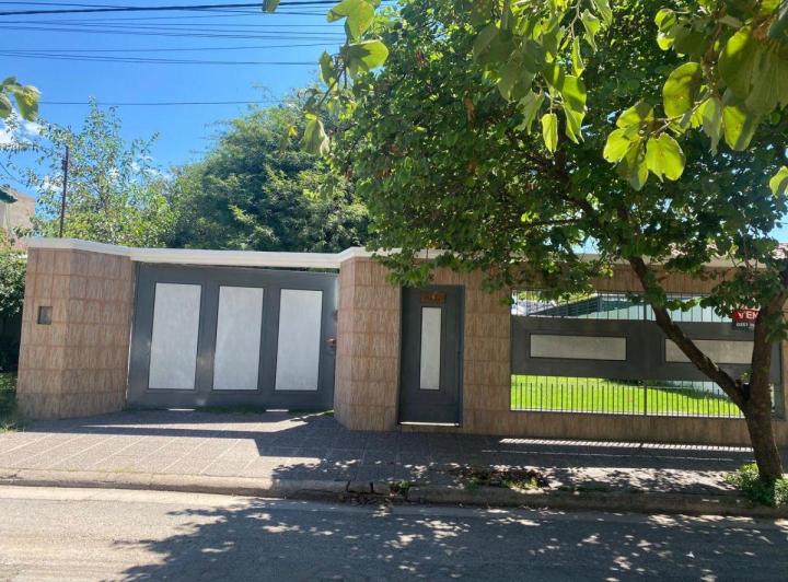 Casa · 236m² · 5 Ambientes · 1 Cochera