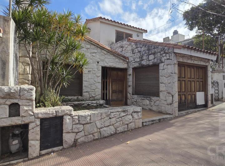 Casa · 224m² · 10 Ambientes · 2 Cocheras