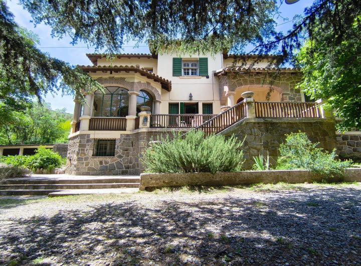 Casa · 780m² · 10 Ambientes · 8 Cocheras