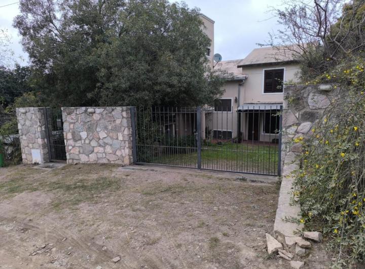 Casa · 200m² · 14 Ambientes · 1 Cochera