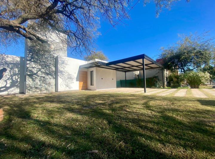 Casa · 150m² · 6 Ambientes · 2 Cocheras